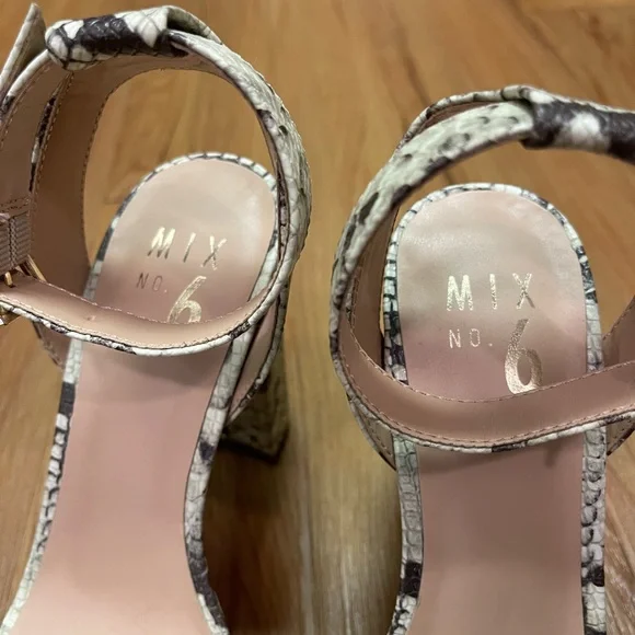 Mix No. 6 Snakeskin Heels Size 6 - Picture 6 of 9